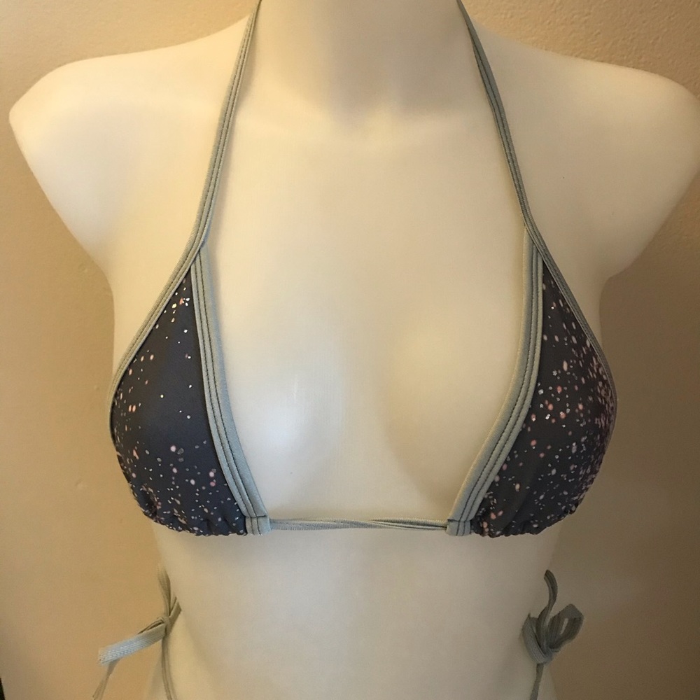 Bikini - Picture 2 of 7